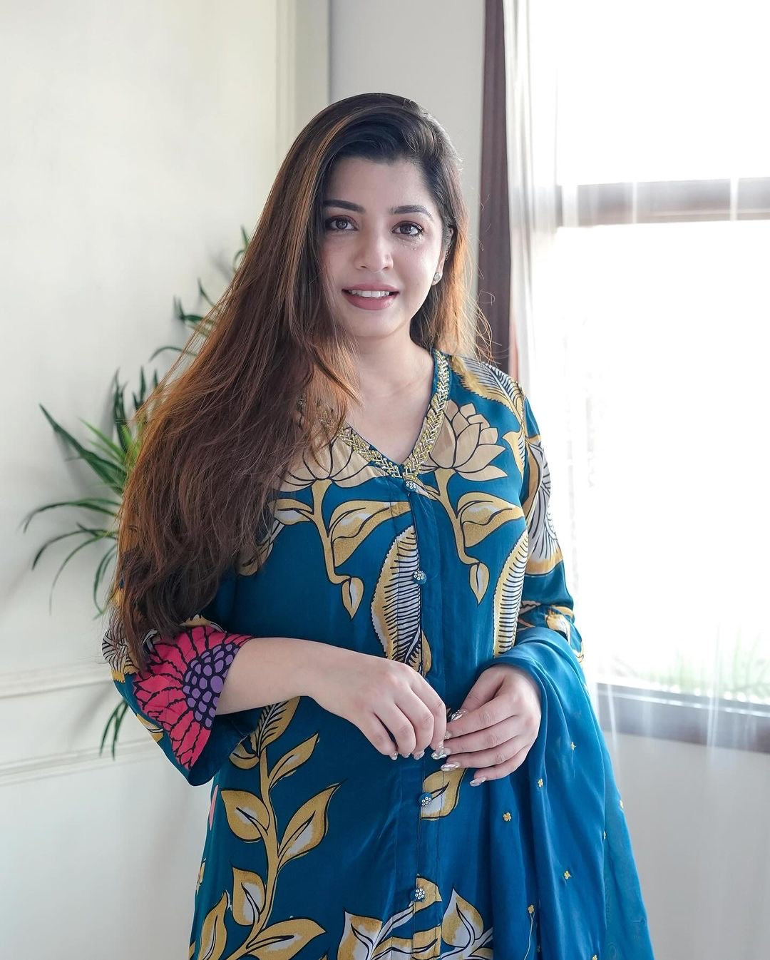 Crepe handwork kurta set with organza dupatta