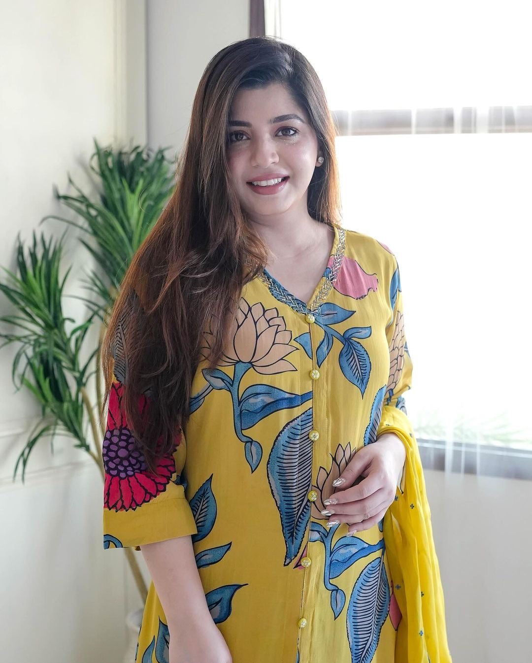 Crepe handwork kurta set with organza dupatta