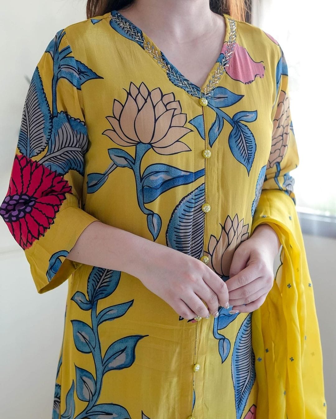 Crepe handwork kurta set with organza dupatta
