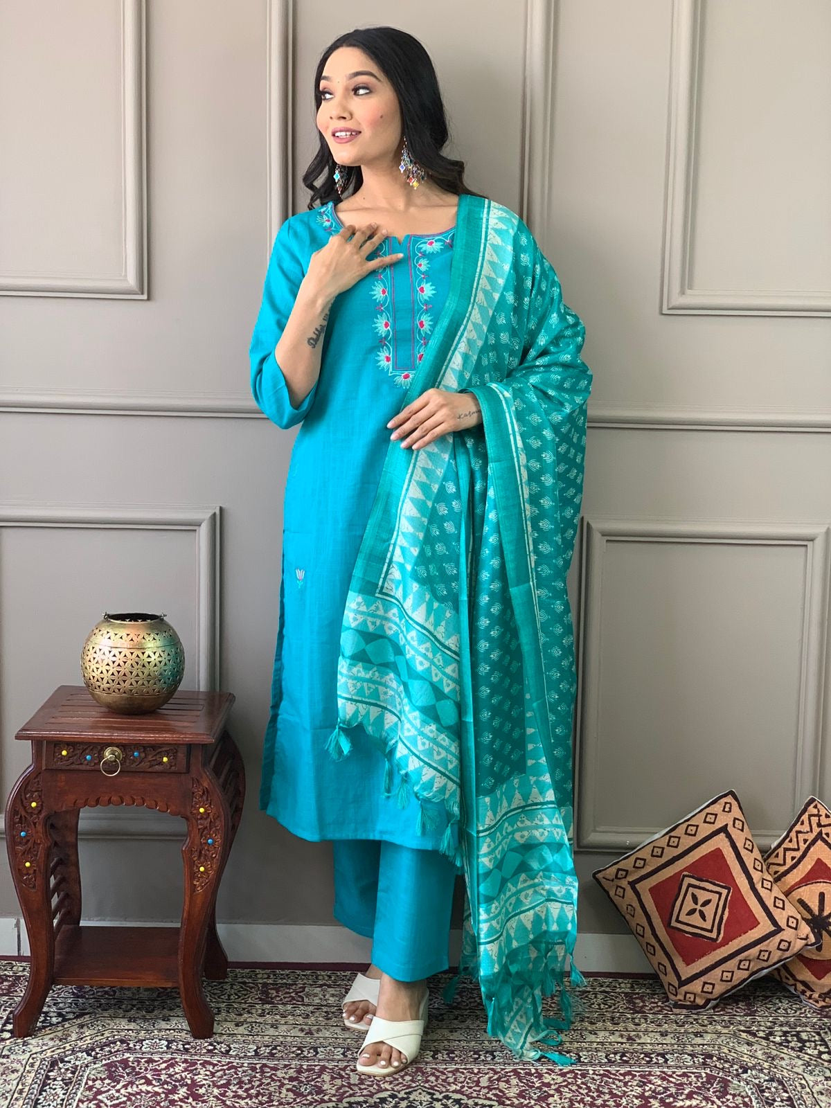 Handloom rose embroidered kurta set