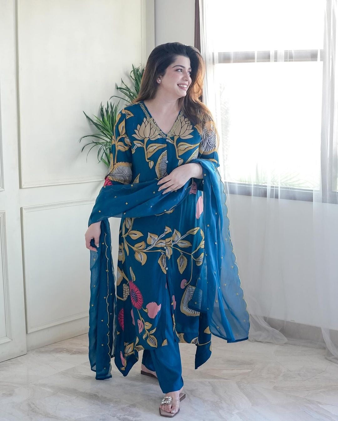 Crepe handwork kurta set with organza dupatta