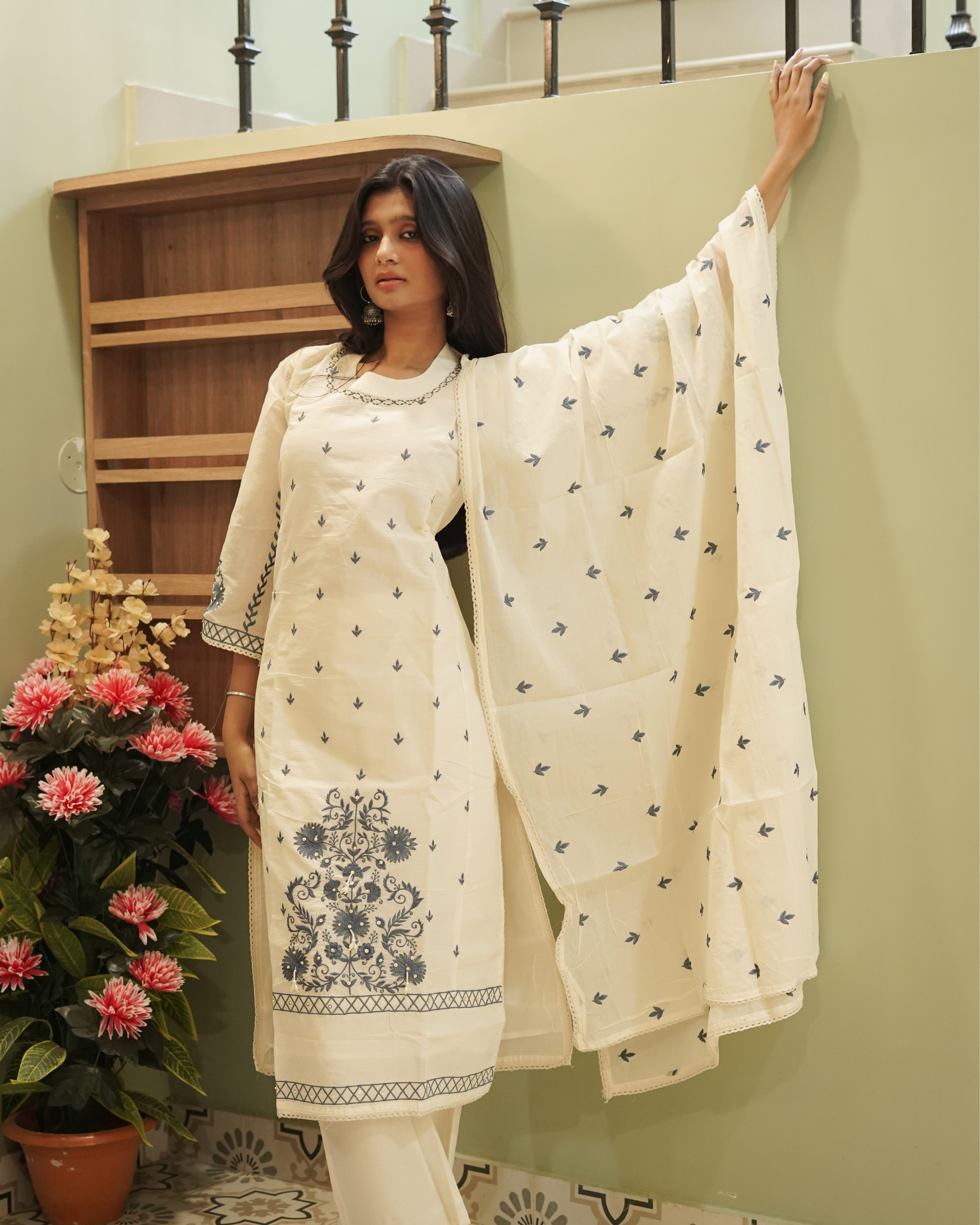 Ivory Grace Embroidered Kurta Set with Dupatta