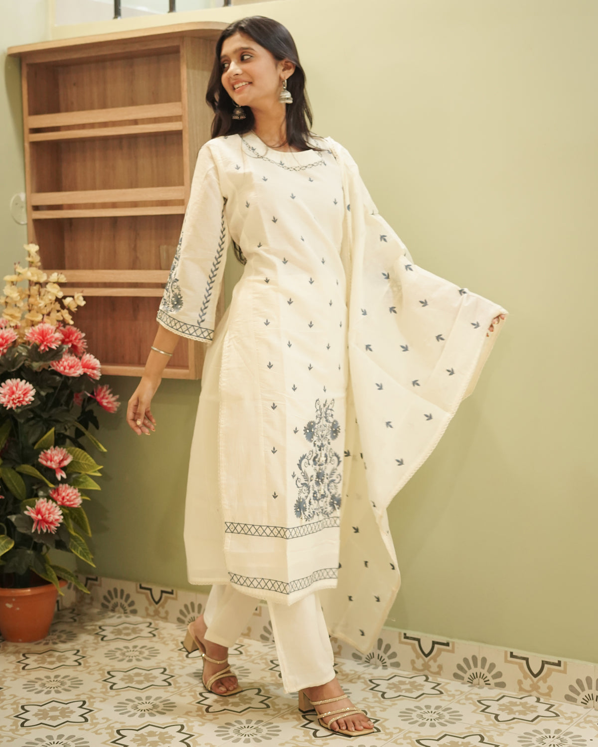 Ivory Grace Embroidered Kurta Set with Dupatta