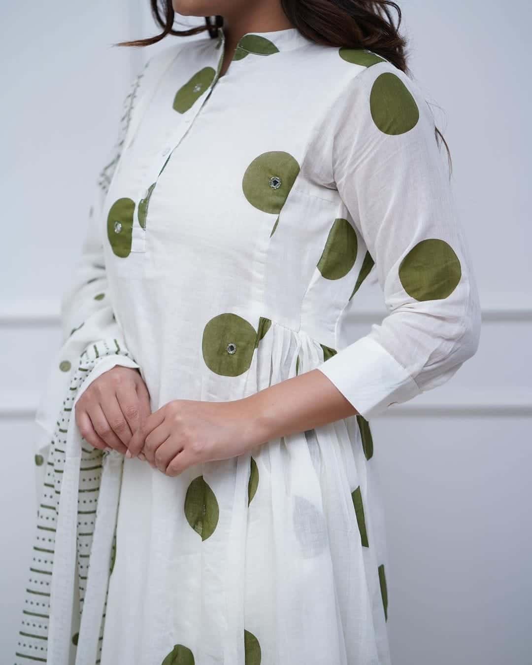 PRINTED KURTI WITH HAND EMBRIODARY ON KURTI WITH MULMUL DUPPATTA