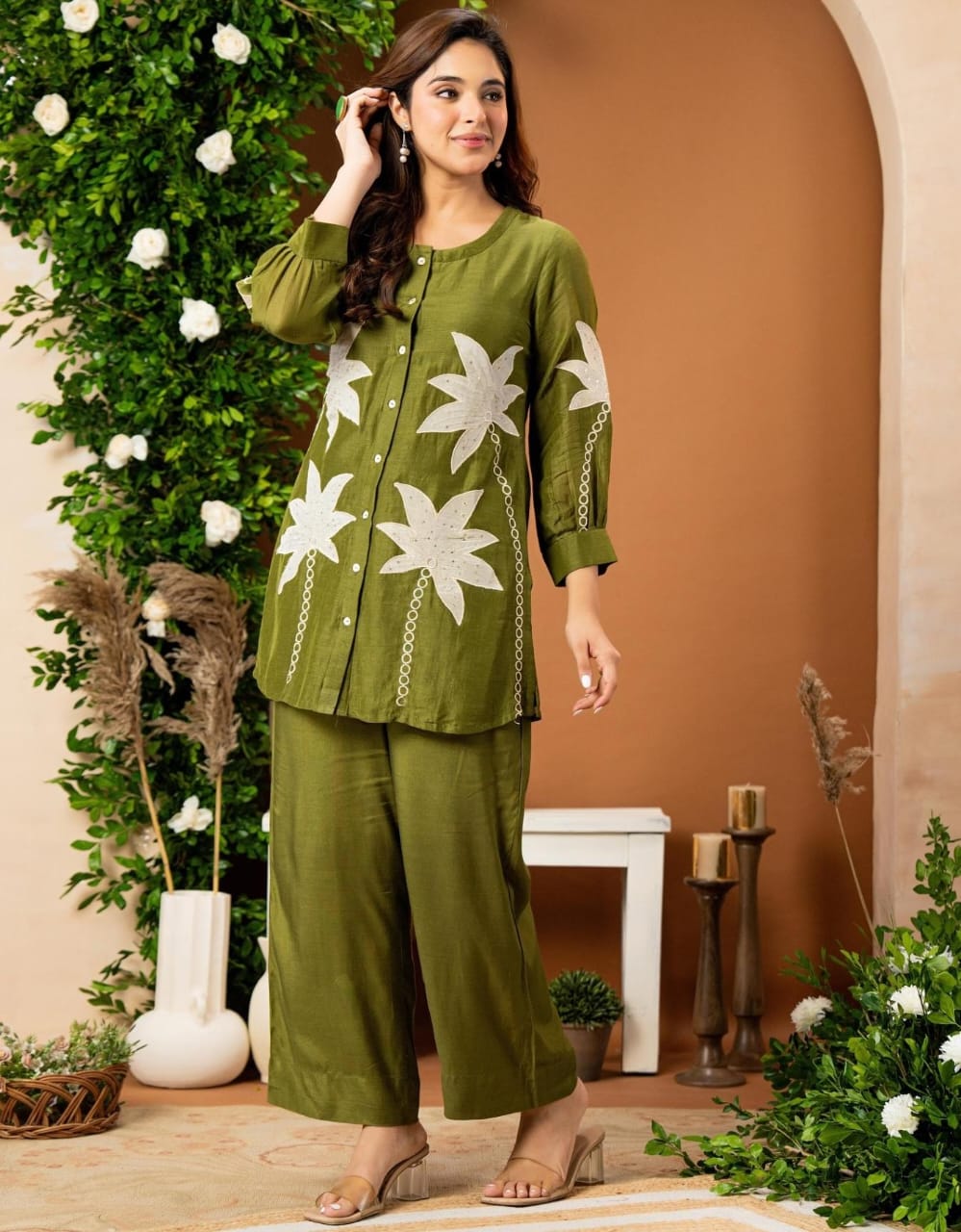 Amazing Musln Co-Ord Set With Flower Embroidery