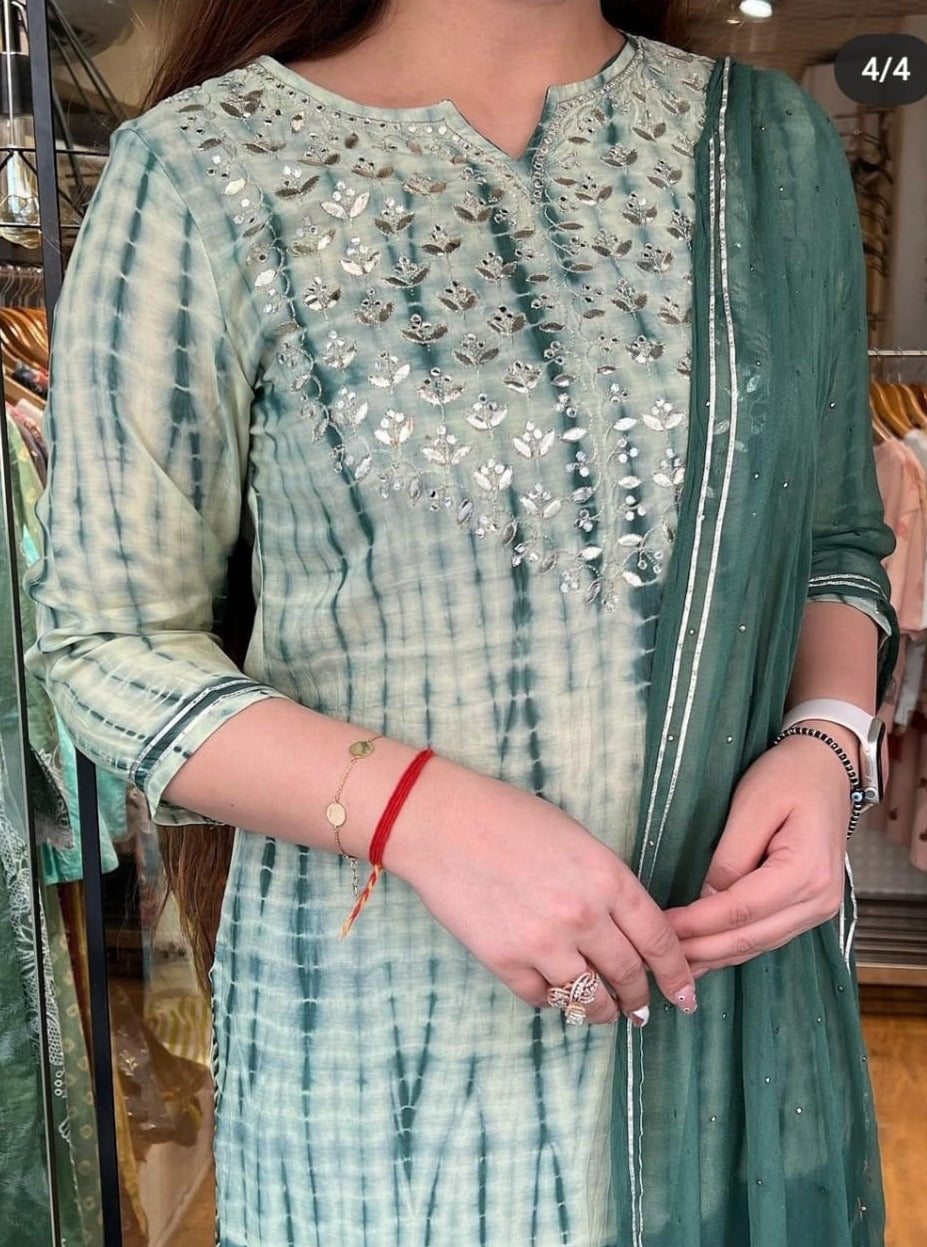 Green Tie-Dye Kurta Set With Sequins, Matching Pants & Chiffon Dupatta
