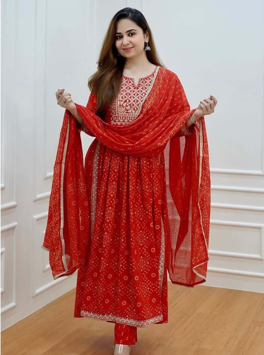 Chic Bandhni Kurta Set: Nyra Viscose